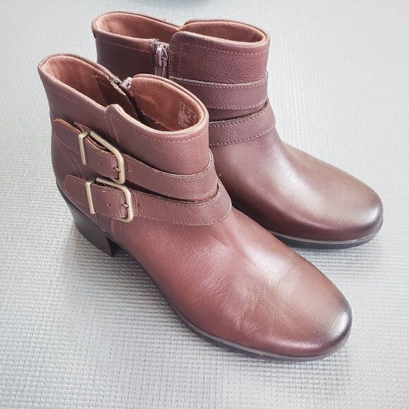 Clarks Brown Leather Heeled Ankle Booties Size 8.5 Leather Buckles Collection - Picture 1 of 12